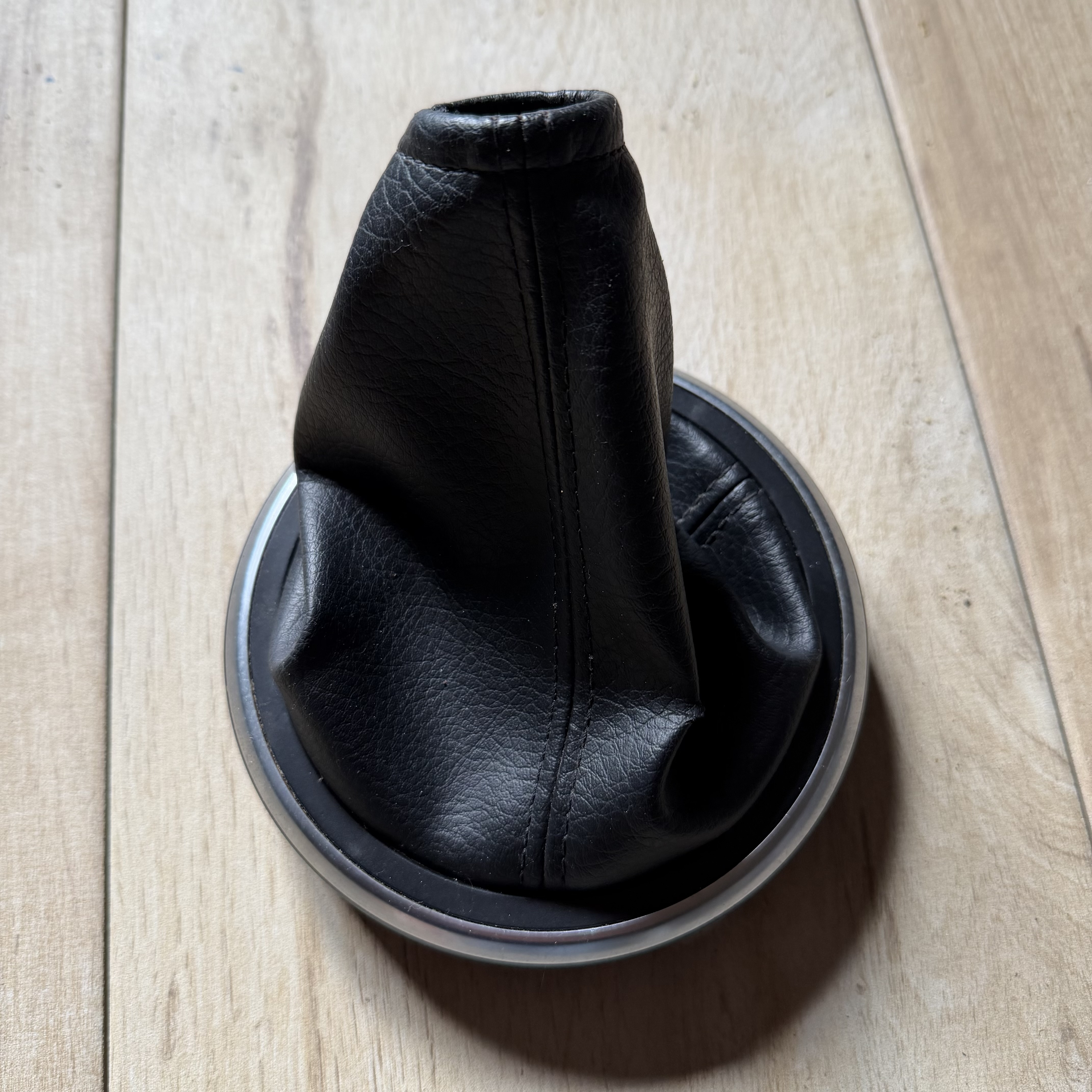 Leather gear gaiter with trim for Ford Fiesta