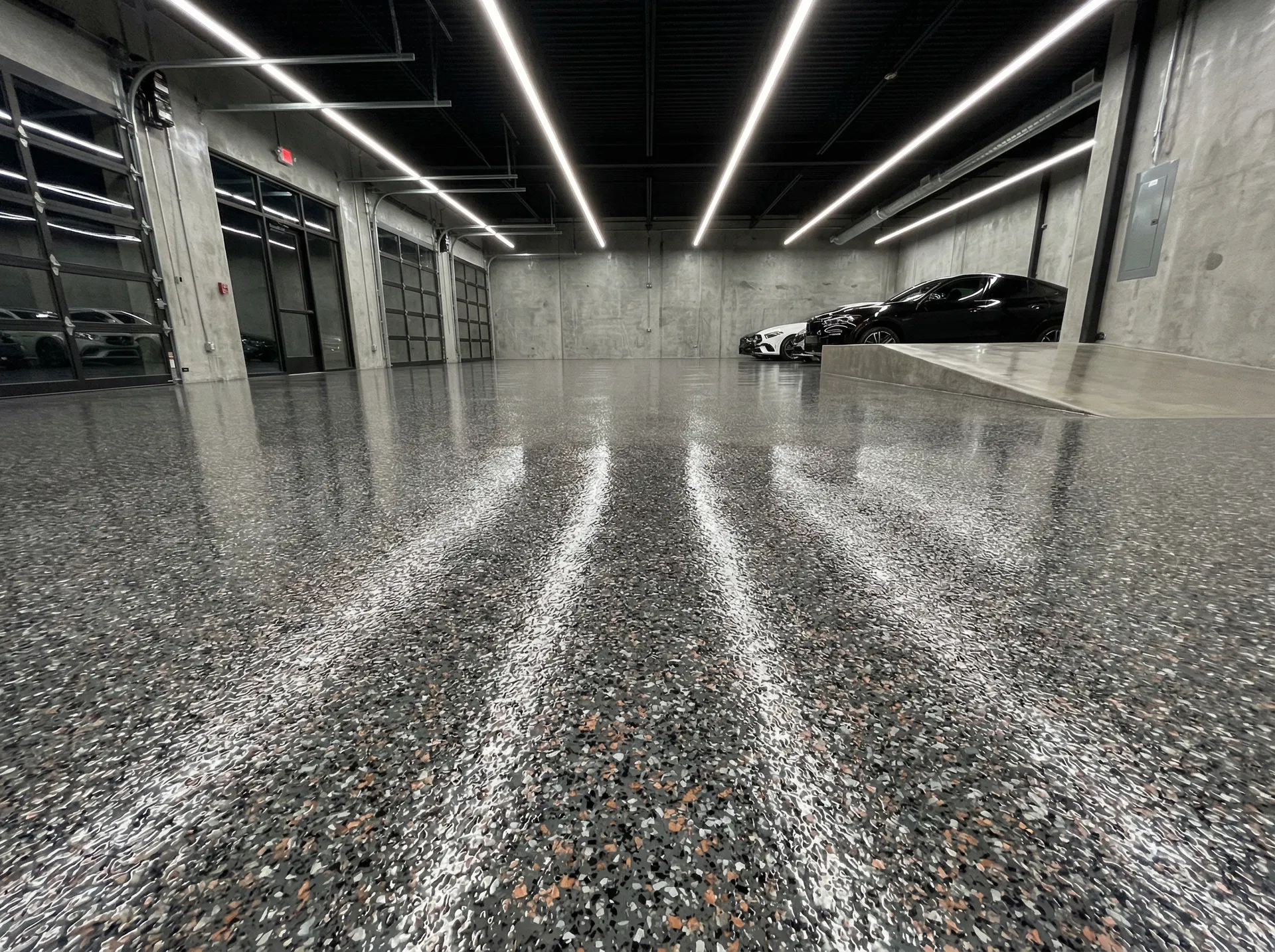 Piso epoxy flake terminado