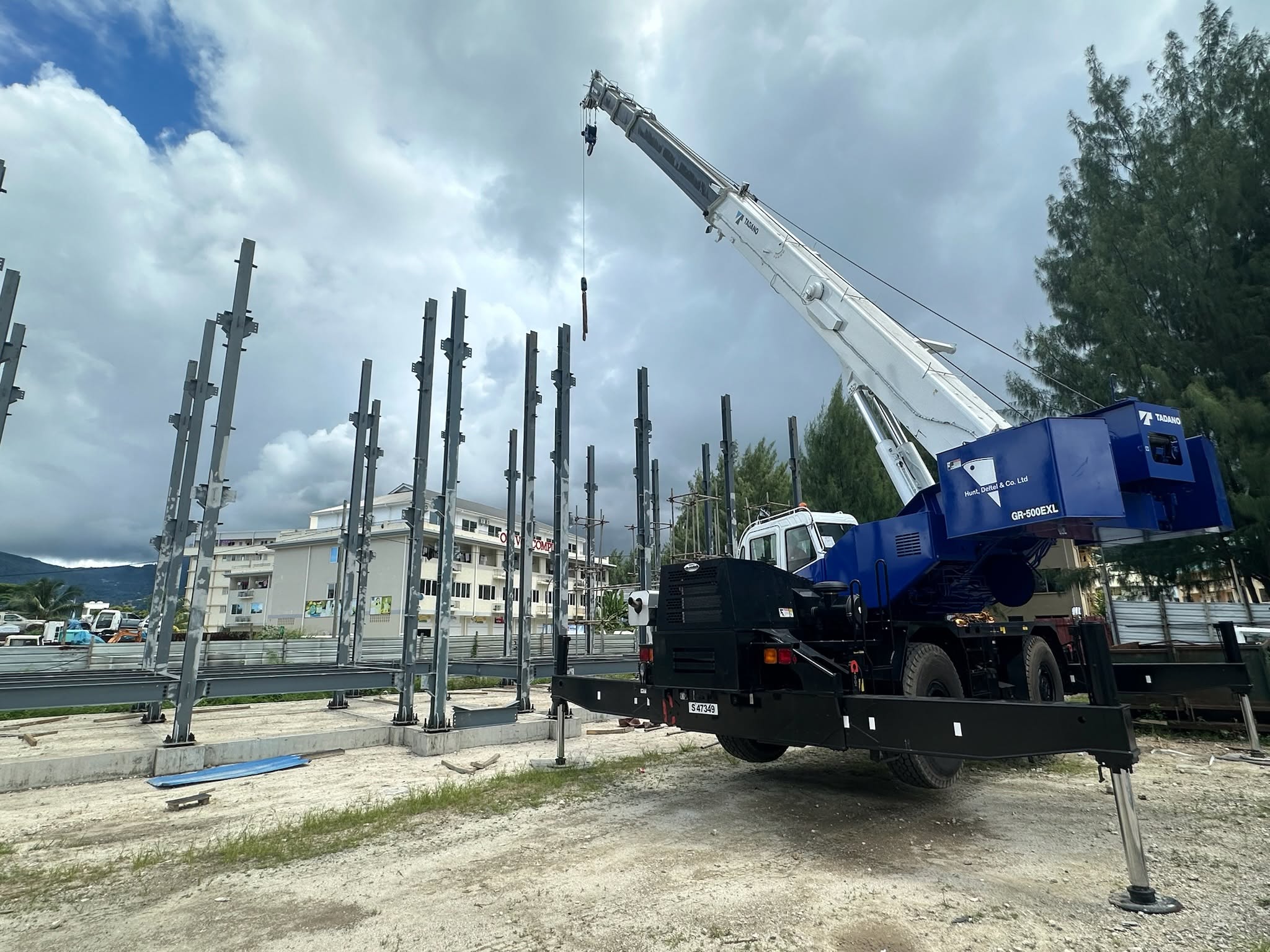 From solid foundations to rising steel frames — another steel structure project by Lanying Colored Steel is taking shape in Seychelles.