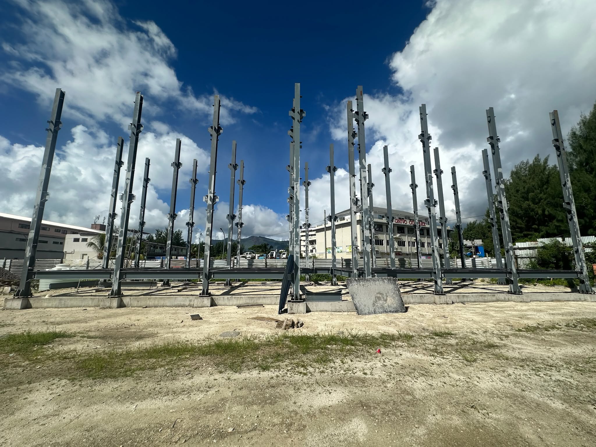 From solid foundations to rising steel frames — another steel structure project by Lanying Colored Steel is taking shape in Seychelles. 2