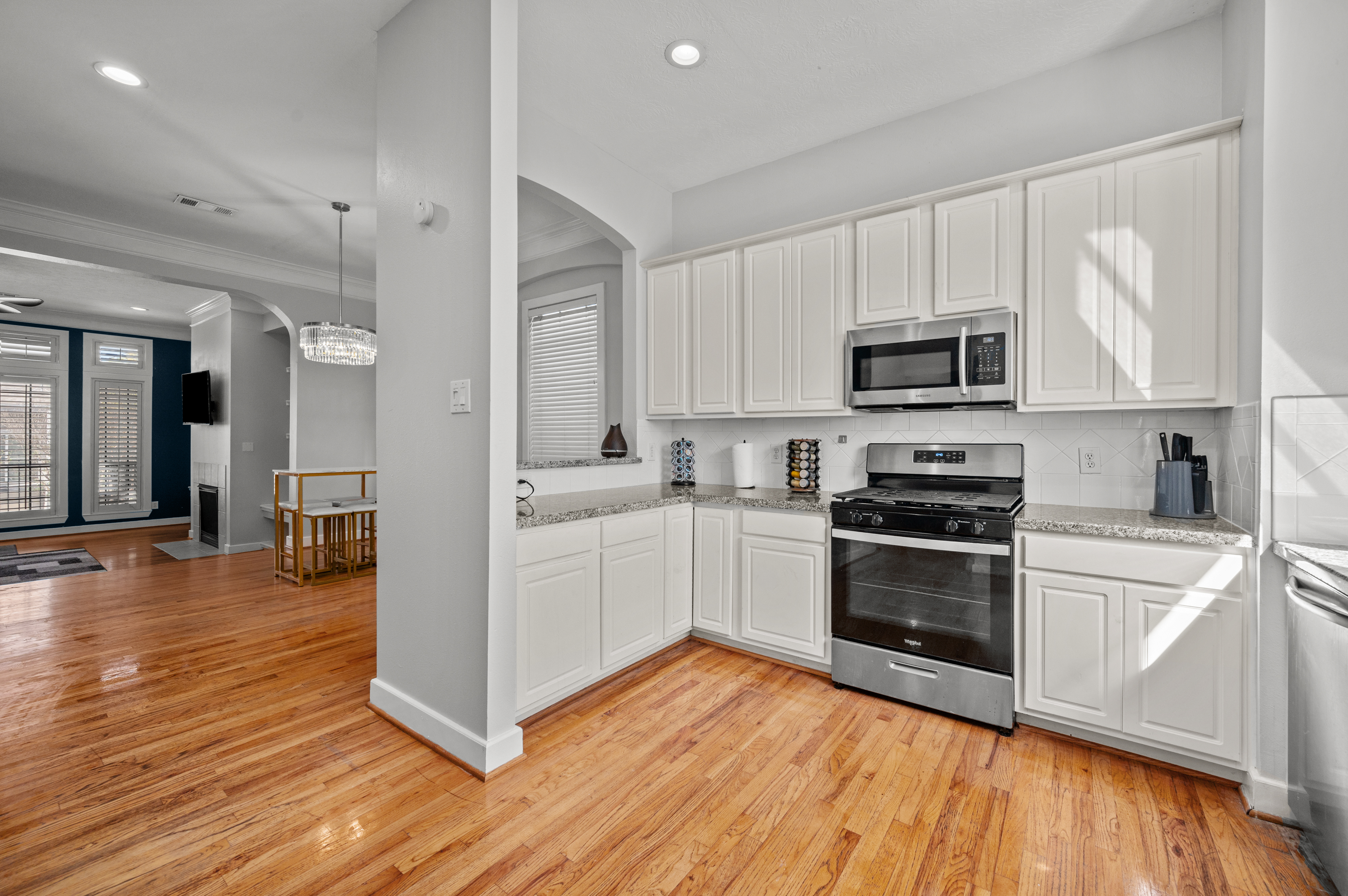 McDuffie furnished apartment in Montrose, Houston TX