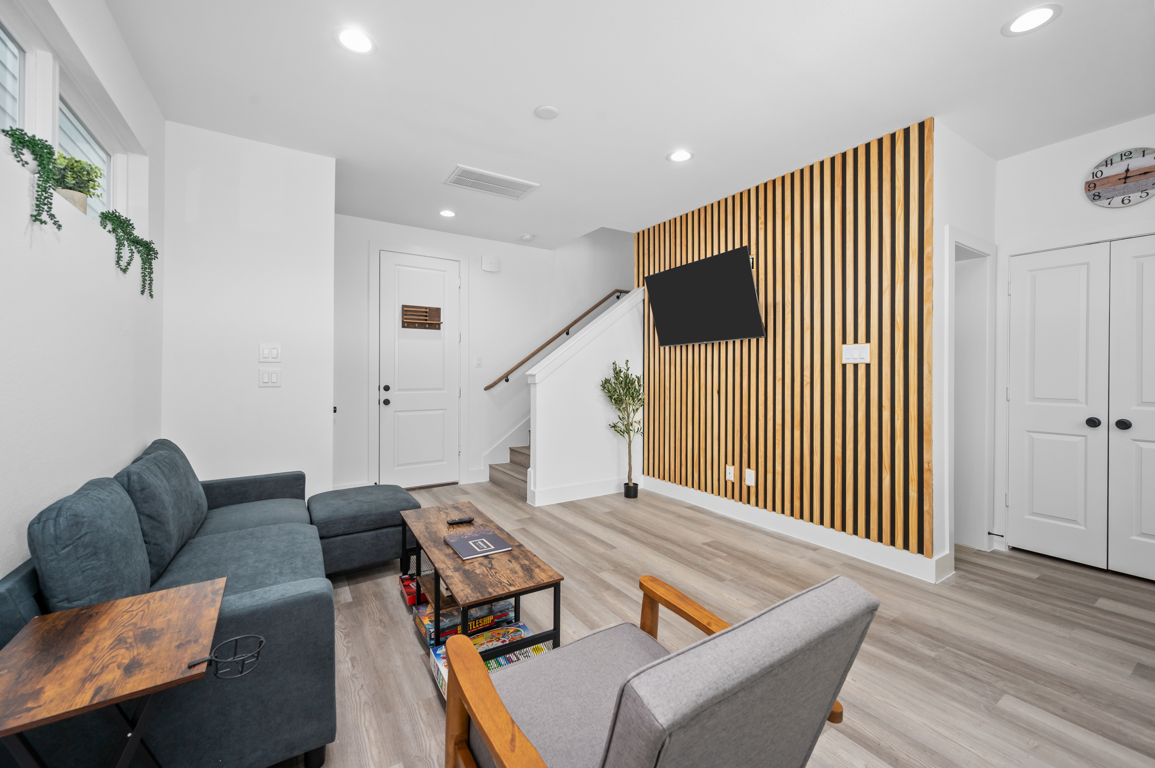 Thornton furnished apartment in Midtown, Houston TX