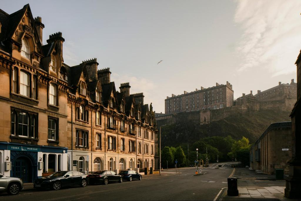33 Castle Terrace — Exterior