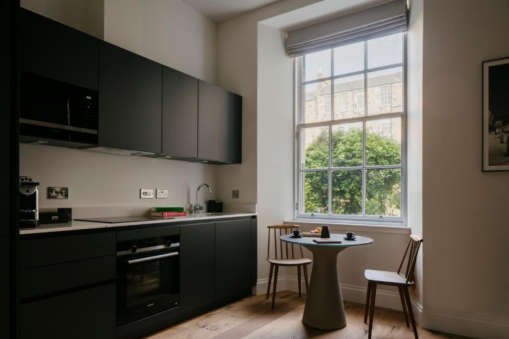 33 Castle Terrace — Room