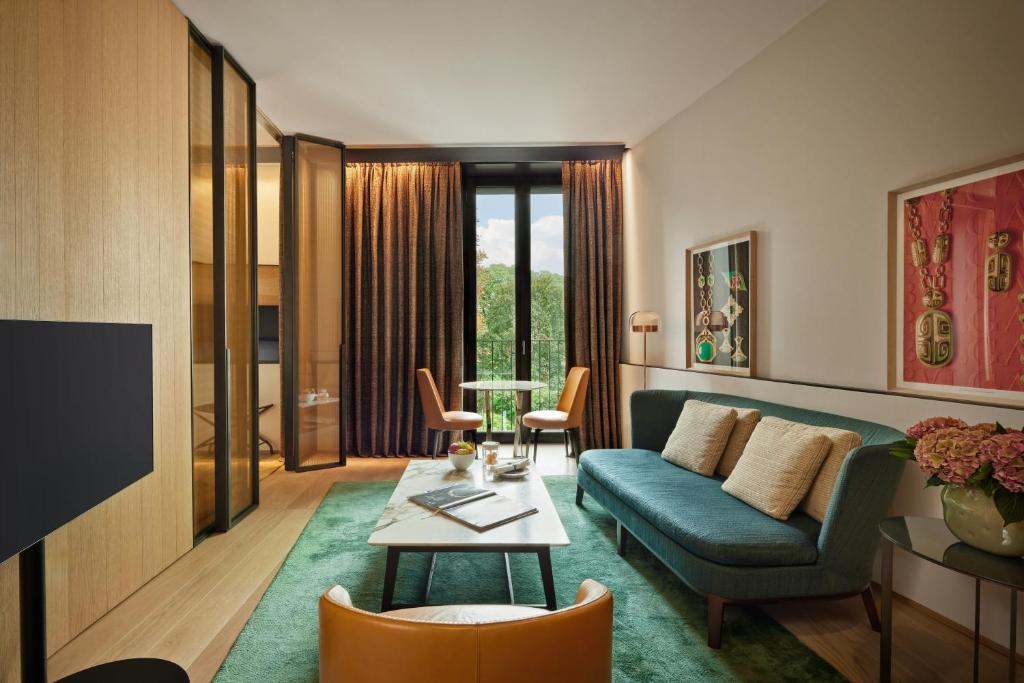 Bvlgari Hotel Milano — Pool