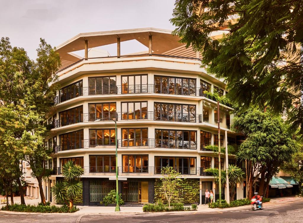 Campos Polanco — Exterior