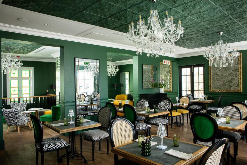 Cape Cadogan — Room