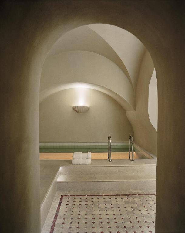 Château Voltaire — Lobby