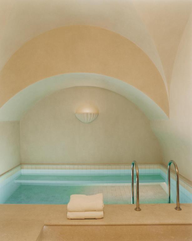 Château Voltaire — Pool