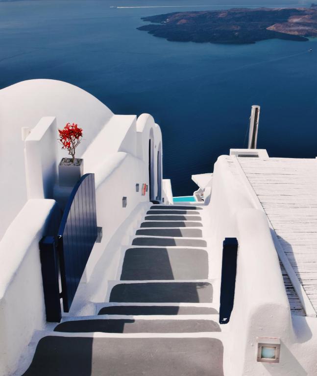 Chromata Hotel — Exterior