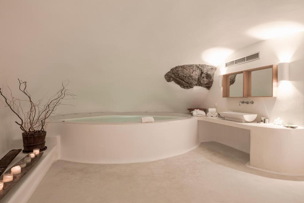 Chromata Hotel — Pool