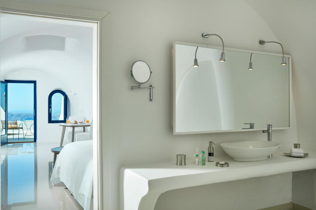Chromata Hotel — Room