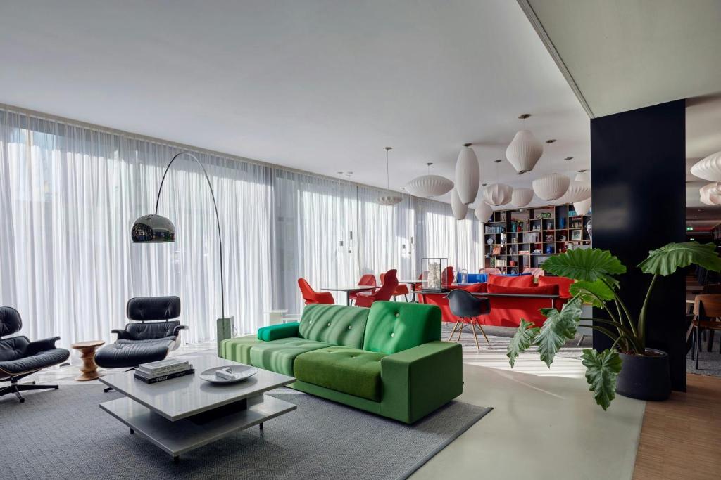 CitizenM Amsterdam City — Exterior