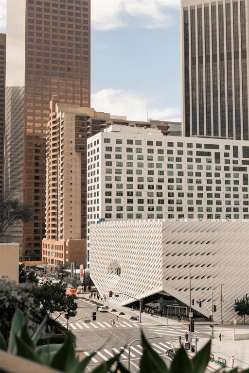 Conrad Los Angeles — Pool