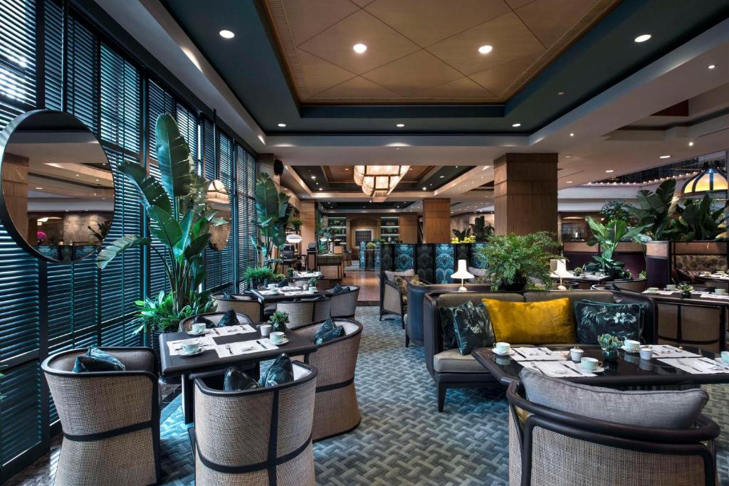 Conrad Singapore Orchard — Room