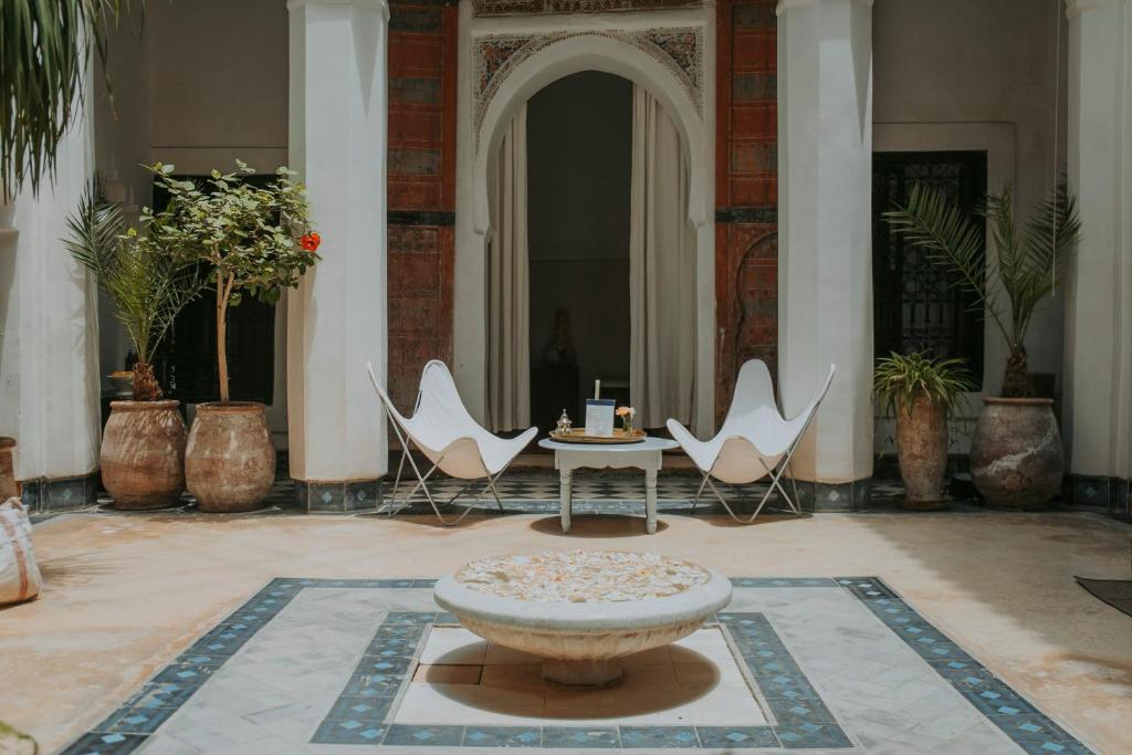 Dar El Qadi — Exterior