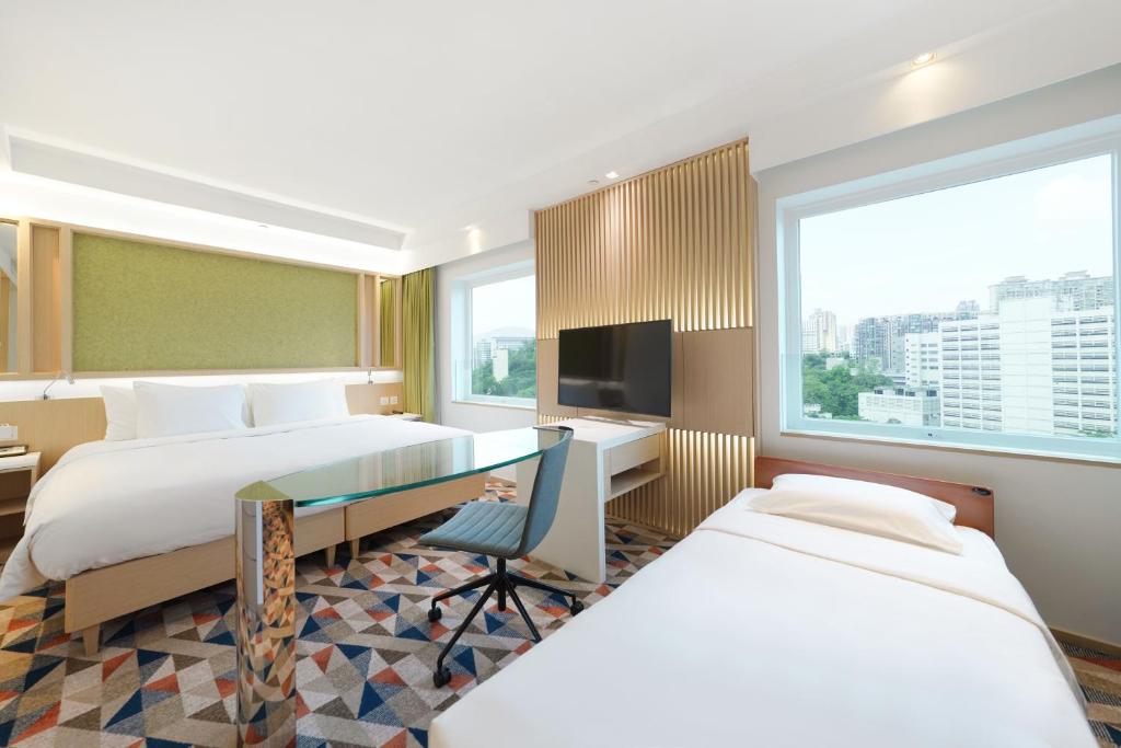 Eaton HK — Room
