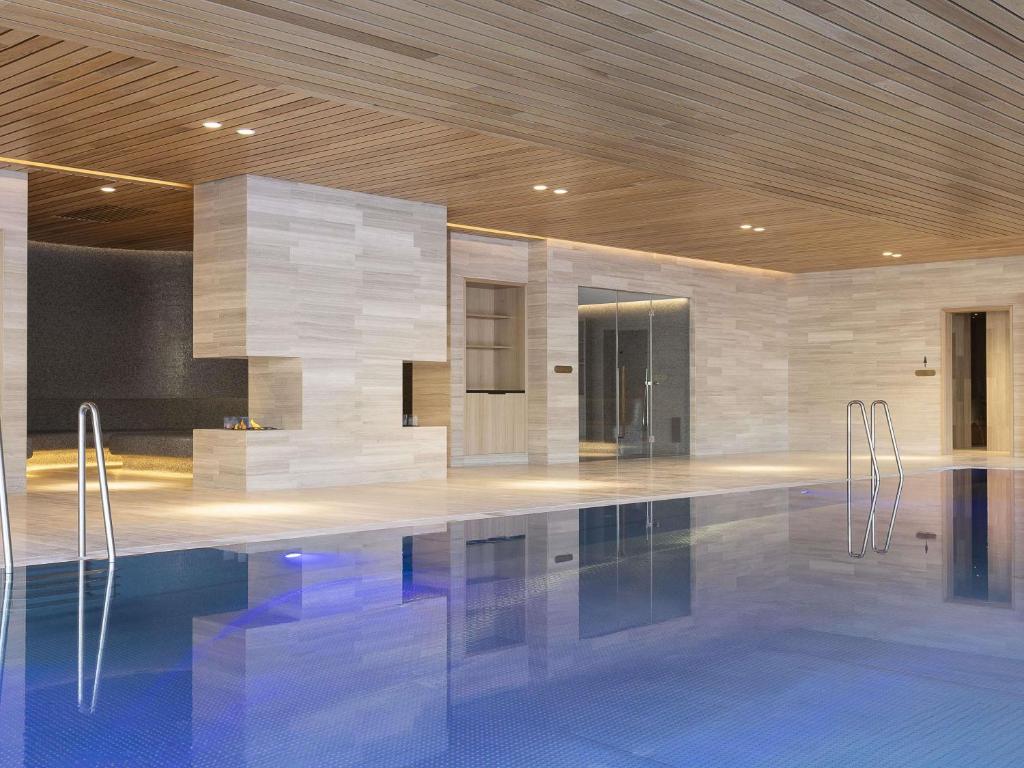 Fairmont Golden Prague — Bathroom