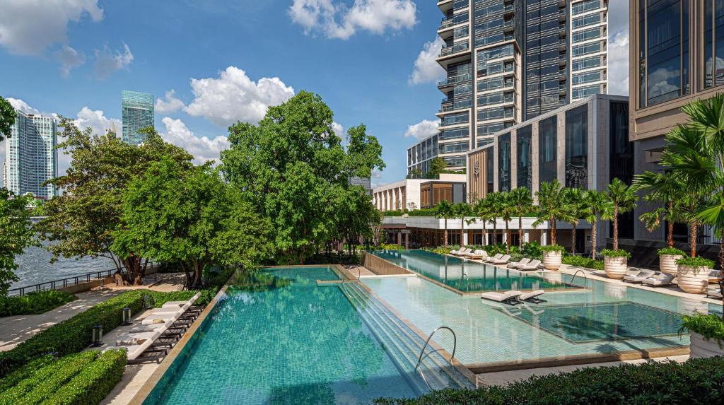 Four Seasons Bangkok at Chao Phraya — Exterior