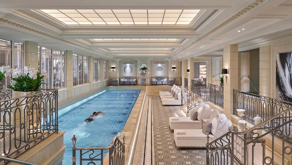 Four Seasons Hotel George V — Pool