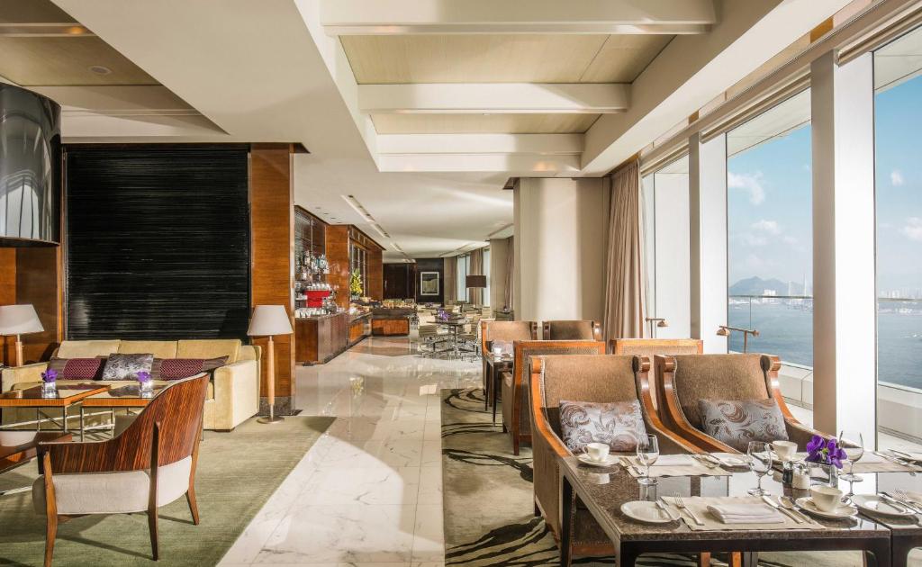 Four Seasons Hotel Hong Kong — Room