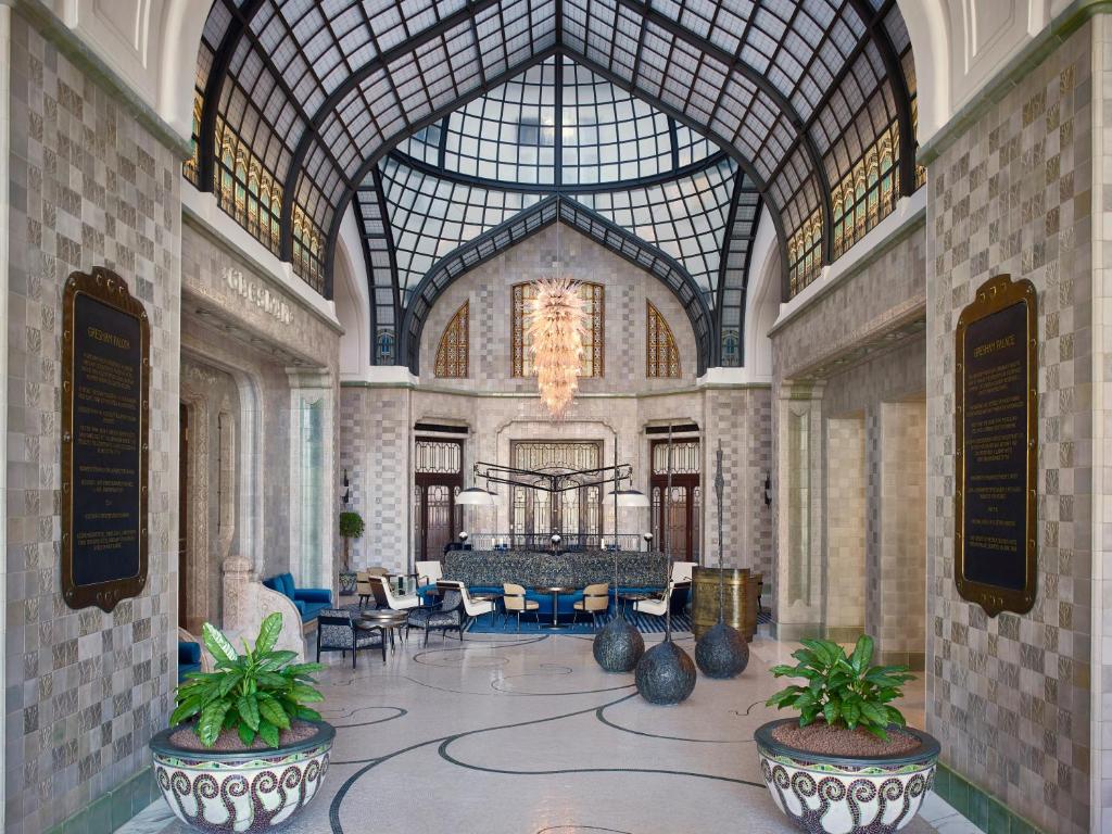 Four Seasons Gresham Palace Budapest — Exterior