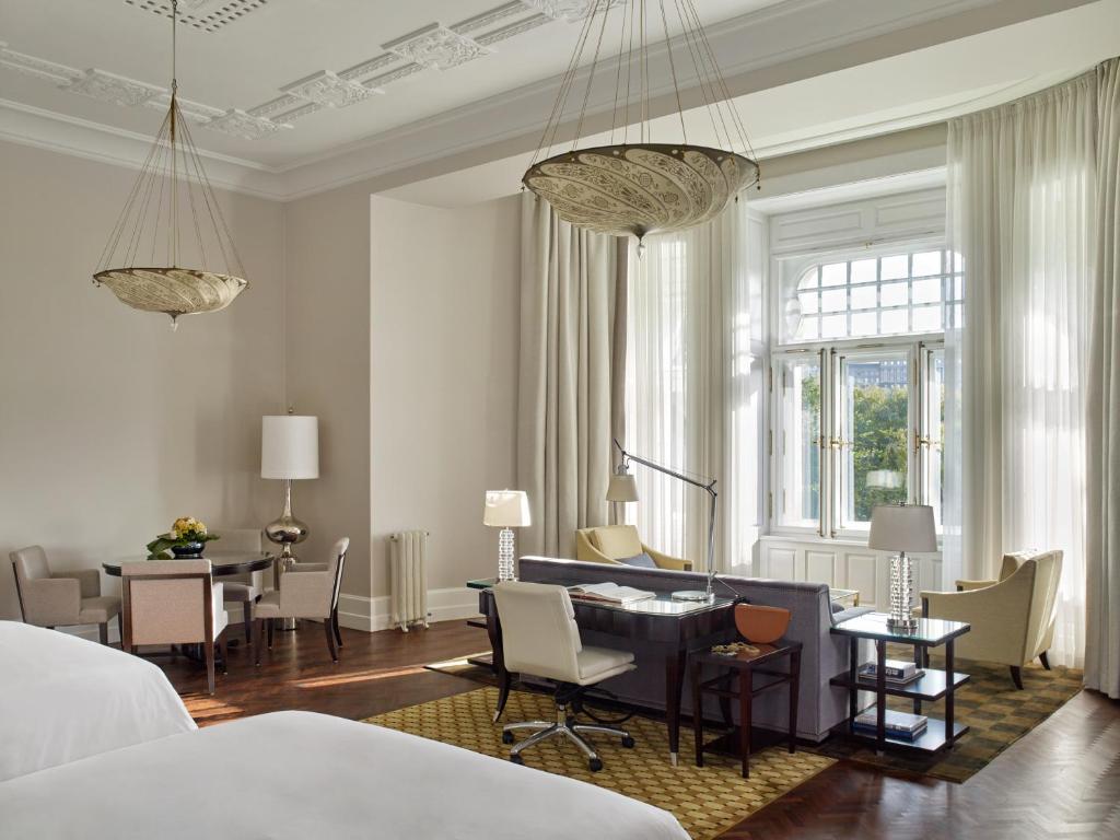 Four Seasons Gresham Palace Budapest — Room