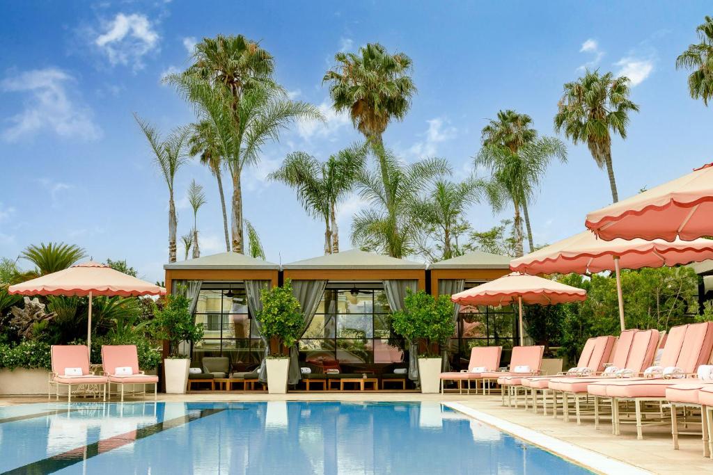 Four Seasons Hotel Los Angeles — Exterior