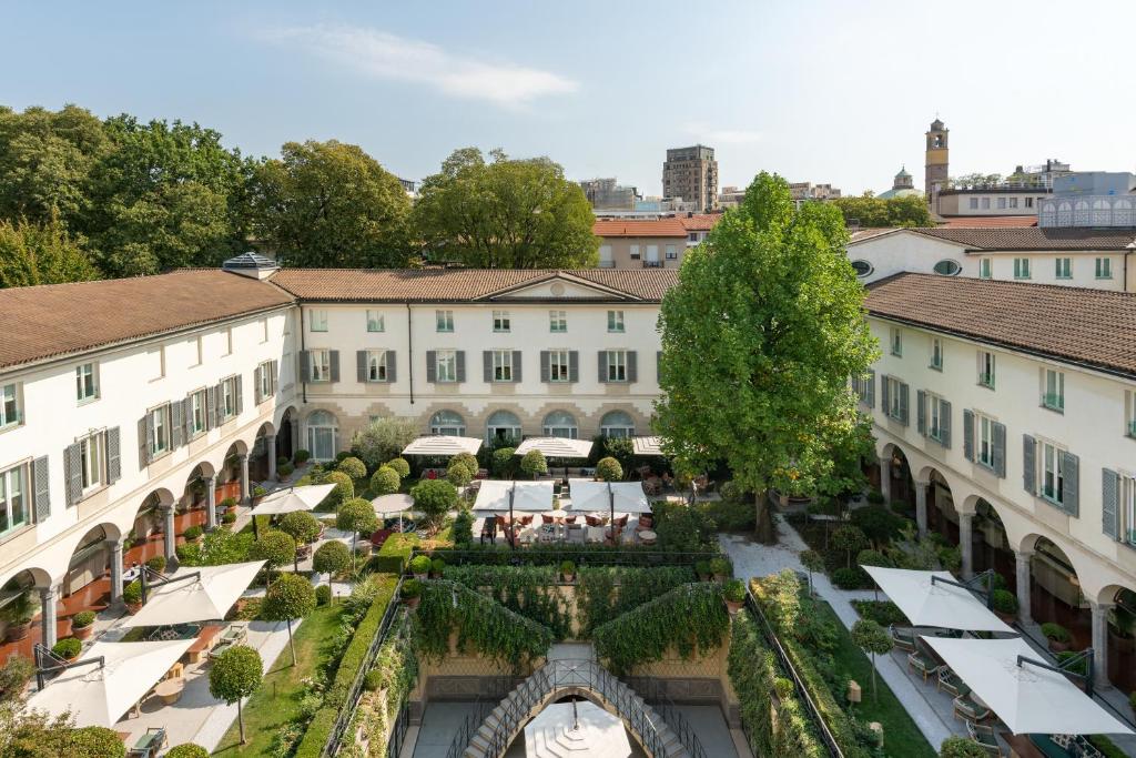 Four Seasons Hotel Milano — Exterior