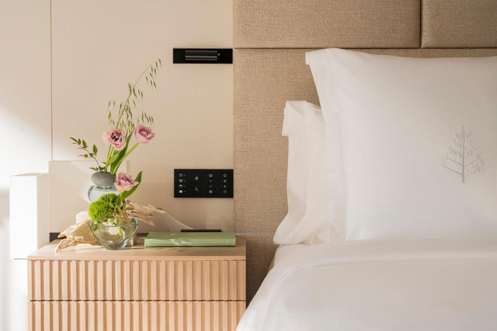 Four Seasons Hotel Osaka — Room