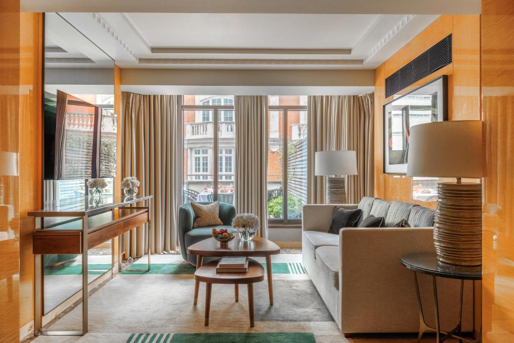 Four Seasons Hotel Park Lane London — Room