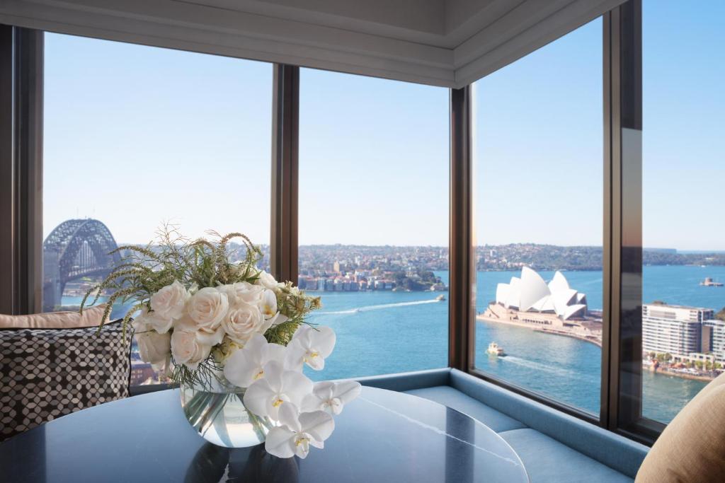 Four Seasons Hotel Sydney — Exterior
