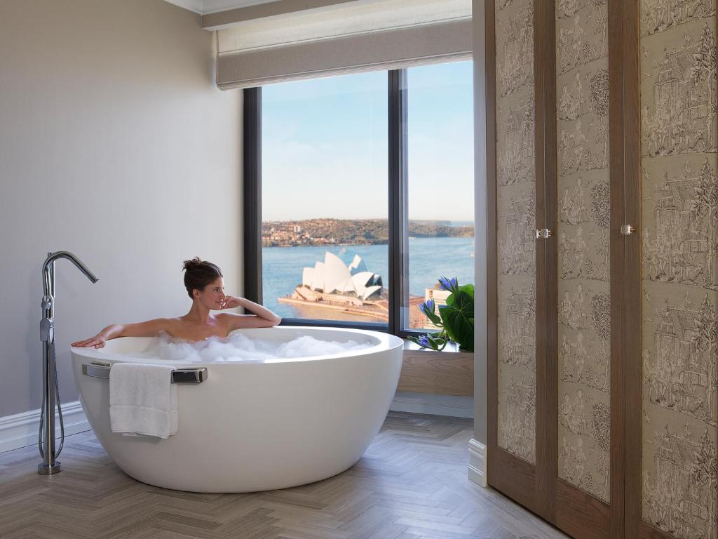 Four Seasons Hotel Sydney — Pool