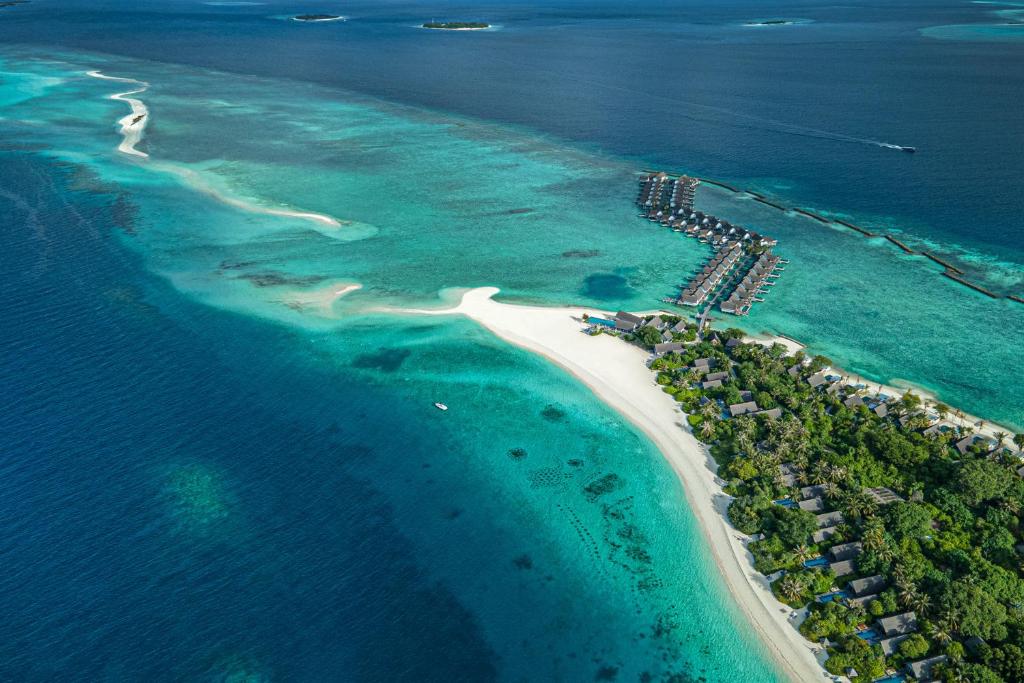 Four Seasons Maldives at Landaa Giraavaru — Exterior