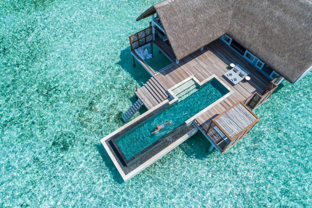 Four Seasons Maldives at Landaa Giraavaru — Room