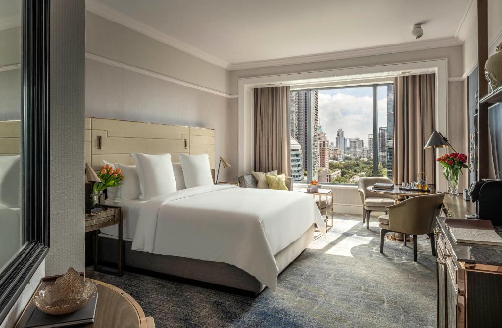Four Seasons Hotel Singapore — Exterior