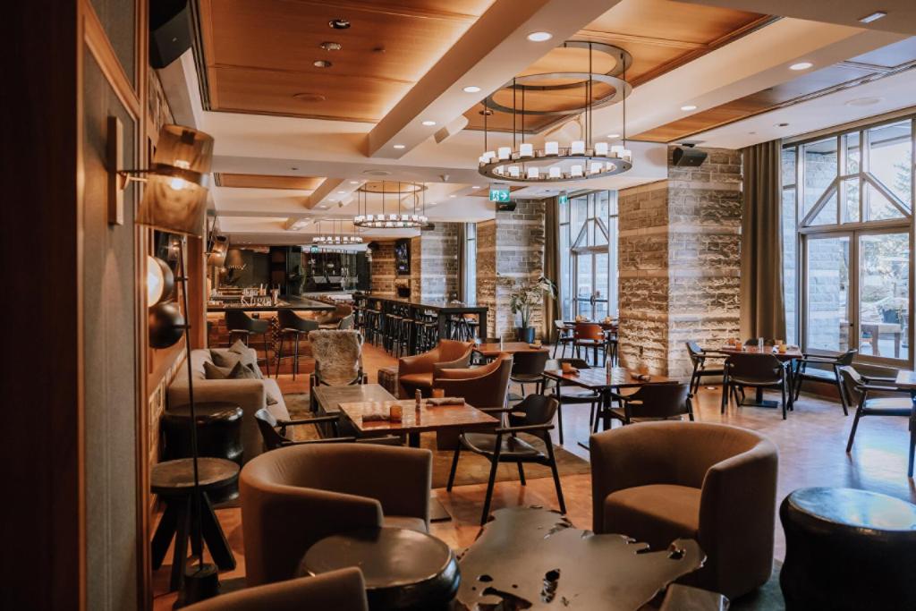 Four Seasons Whistler — Pool