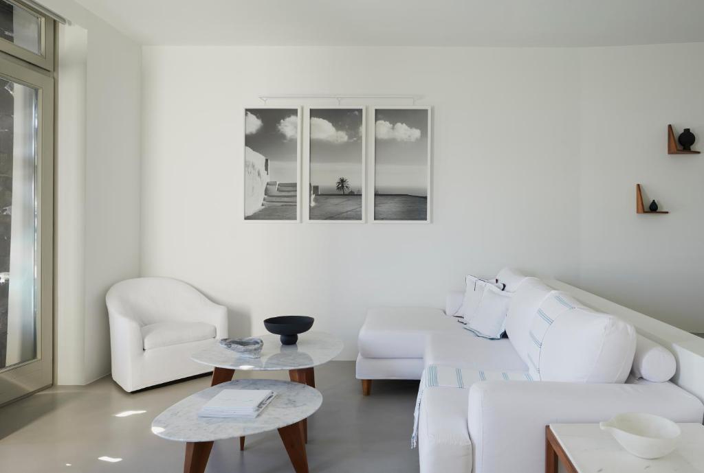Grace Santorini — Lobby