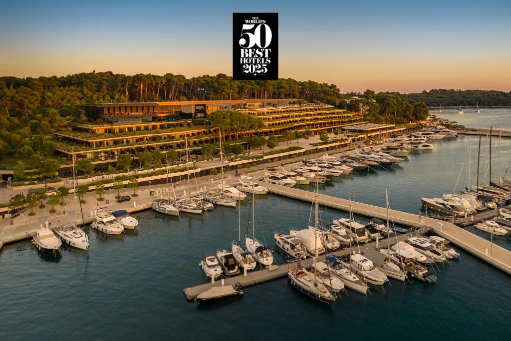Grand Park Hotel Rovinj — Exterior