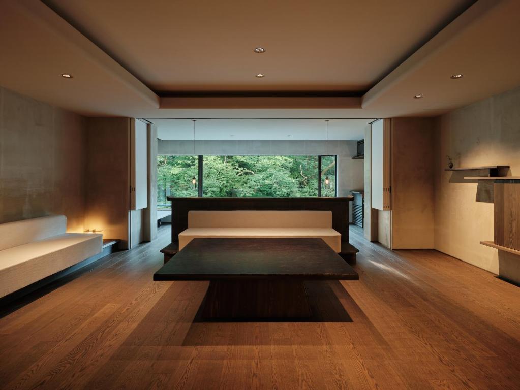 Hanamurasaki — Lobby