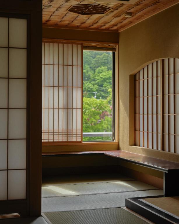 Hanamurasaki — Pool