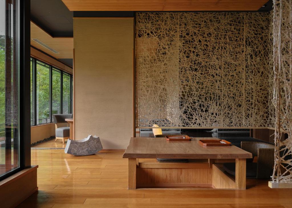 Hanamurasaki — Room