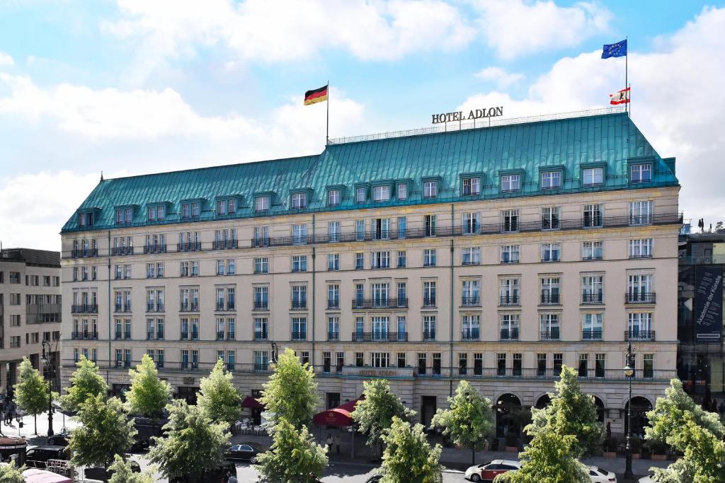 Hotel Adlon Kempinski Berlin — Exterior