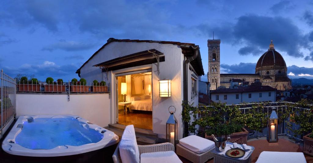Hotel Brunelleschi — Exterior