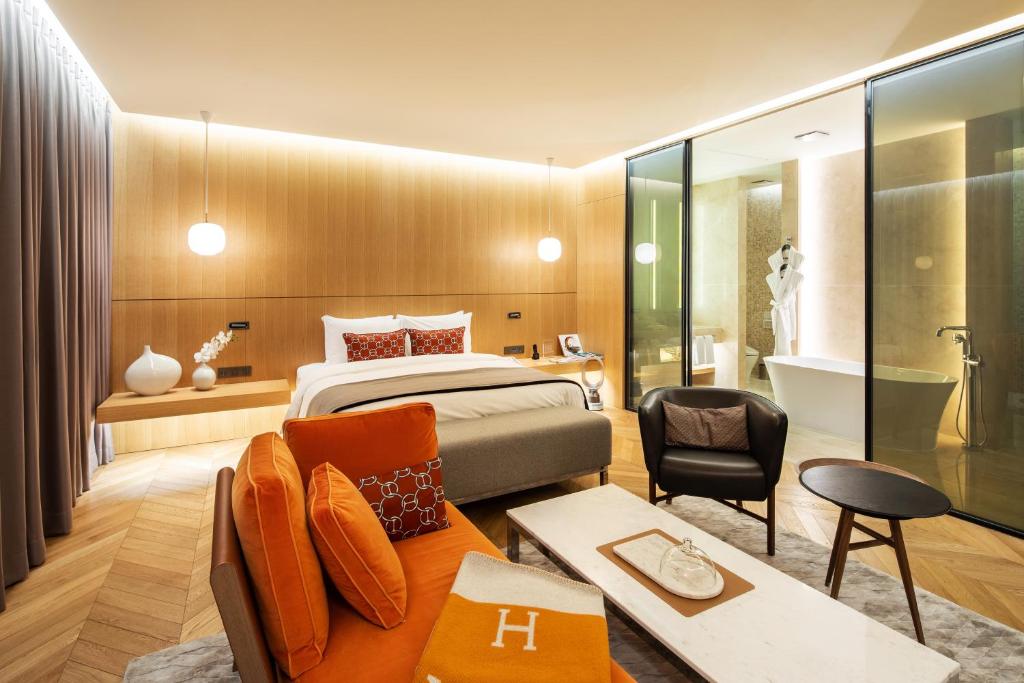 Hotel28 Myeongdong — Exterior