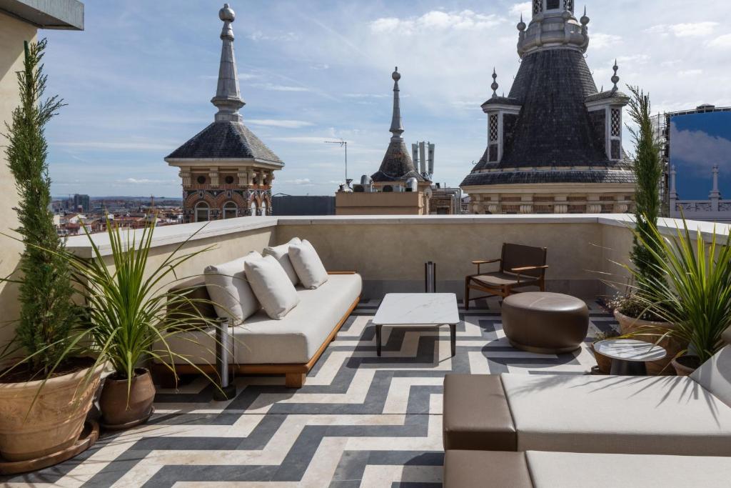 JW Marriott Hotel Madrid — Exterior