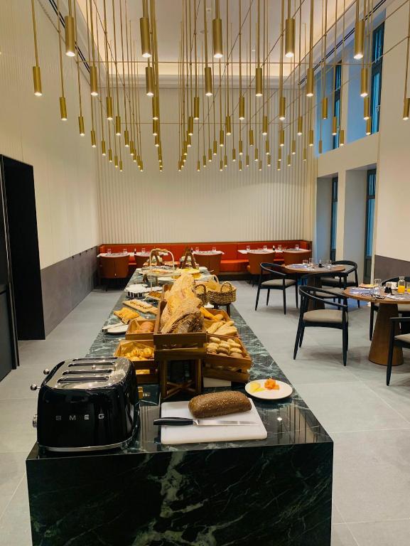Kozmo Hotel Suites & Spa — Lobby