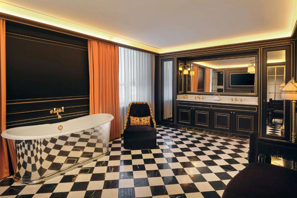 L'Escape'Escape Hotel — Lobby