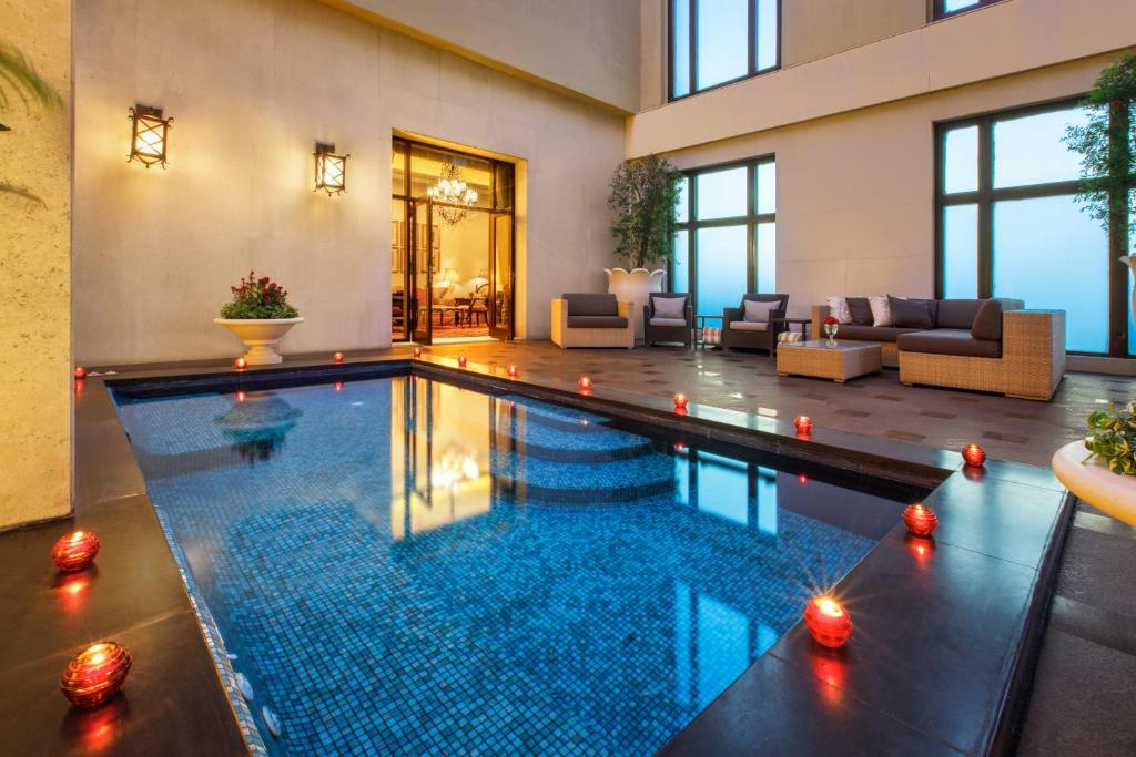 The Leela Palace New Delhi — Pool