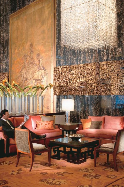 Mandarin Oriental Hong Kong — Exterior